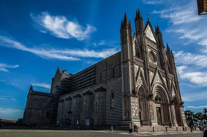 Orvieto y Civita con conductor privado